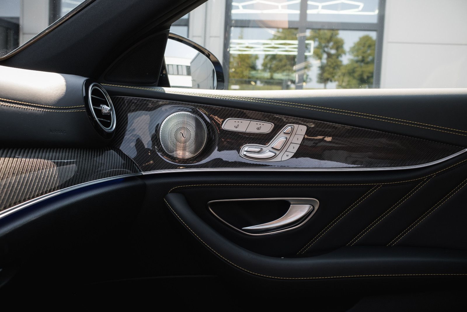 Fahrzeugabbildung Mercedes-Benz E 63 AMG S-Steuer -Dt.Auto-Keramik-Sonderfarbe