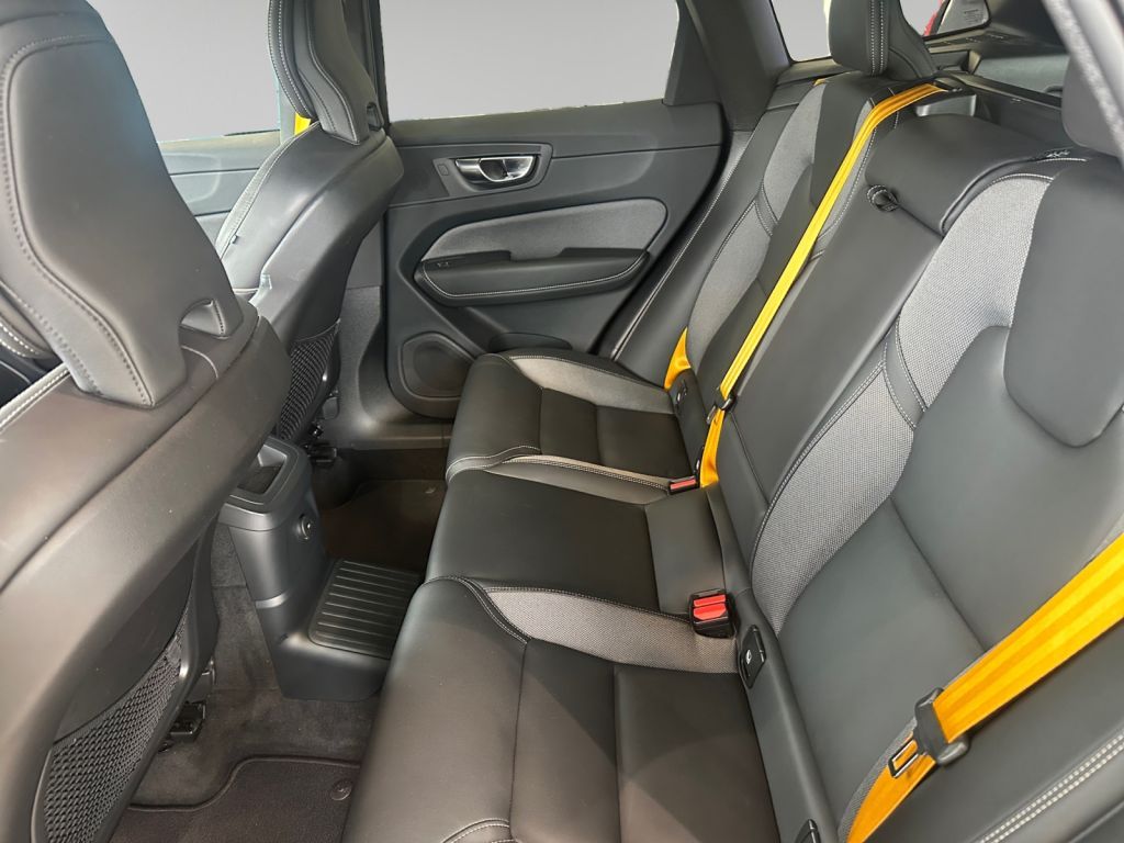 VOLVO XC60 T8 AWD Recharge Polestar Engineered VOLVO XC60 T8 AWD Recharge Polestar Engineered