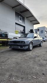 BMW E30 320i coupe 2 türer - BMW 320 Coupé E30 320i mit Benzin-Antrieb