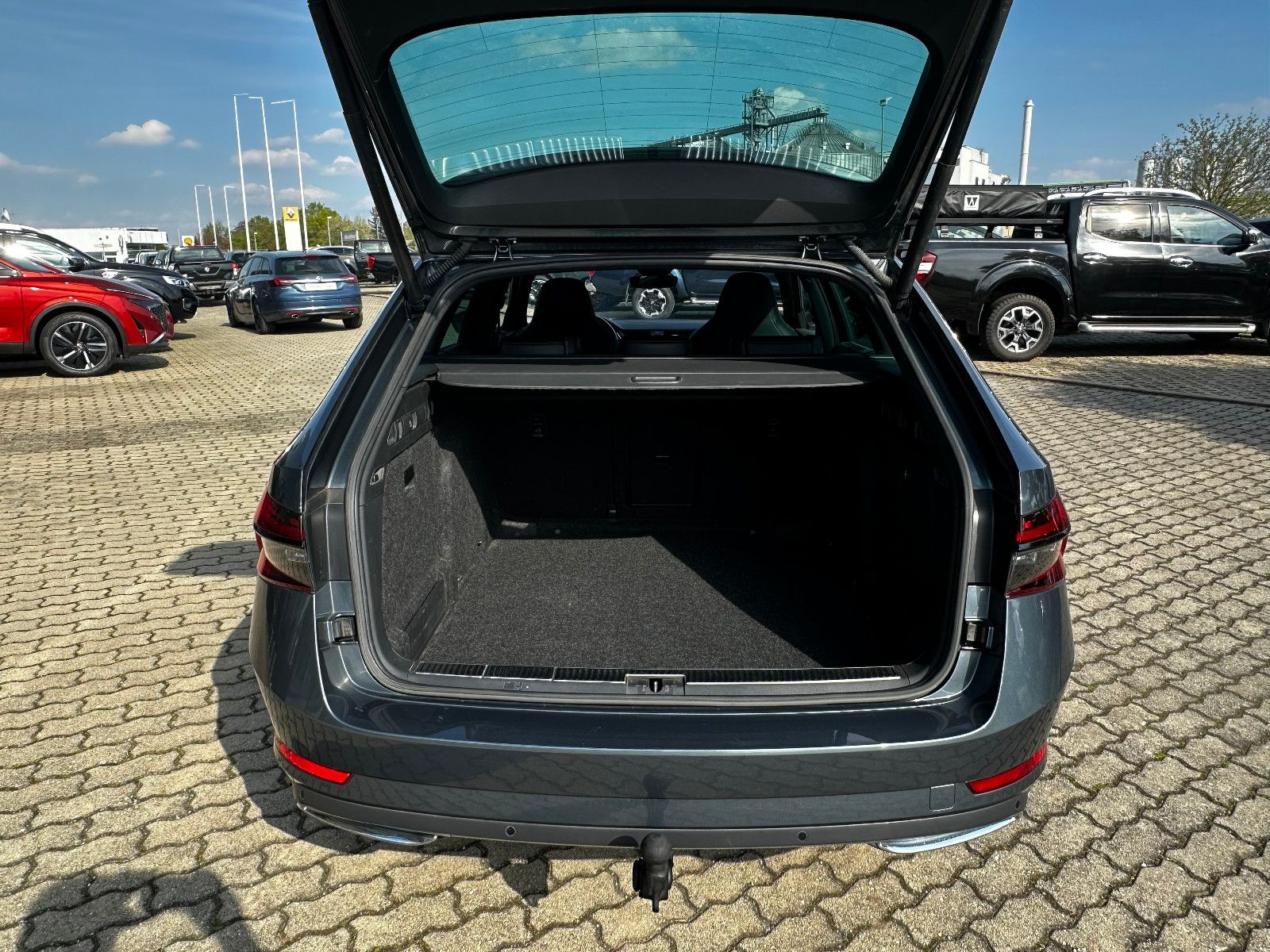 Fahrzeugabbildung SKODA Superb Combi Sportline 4x4