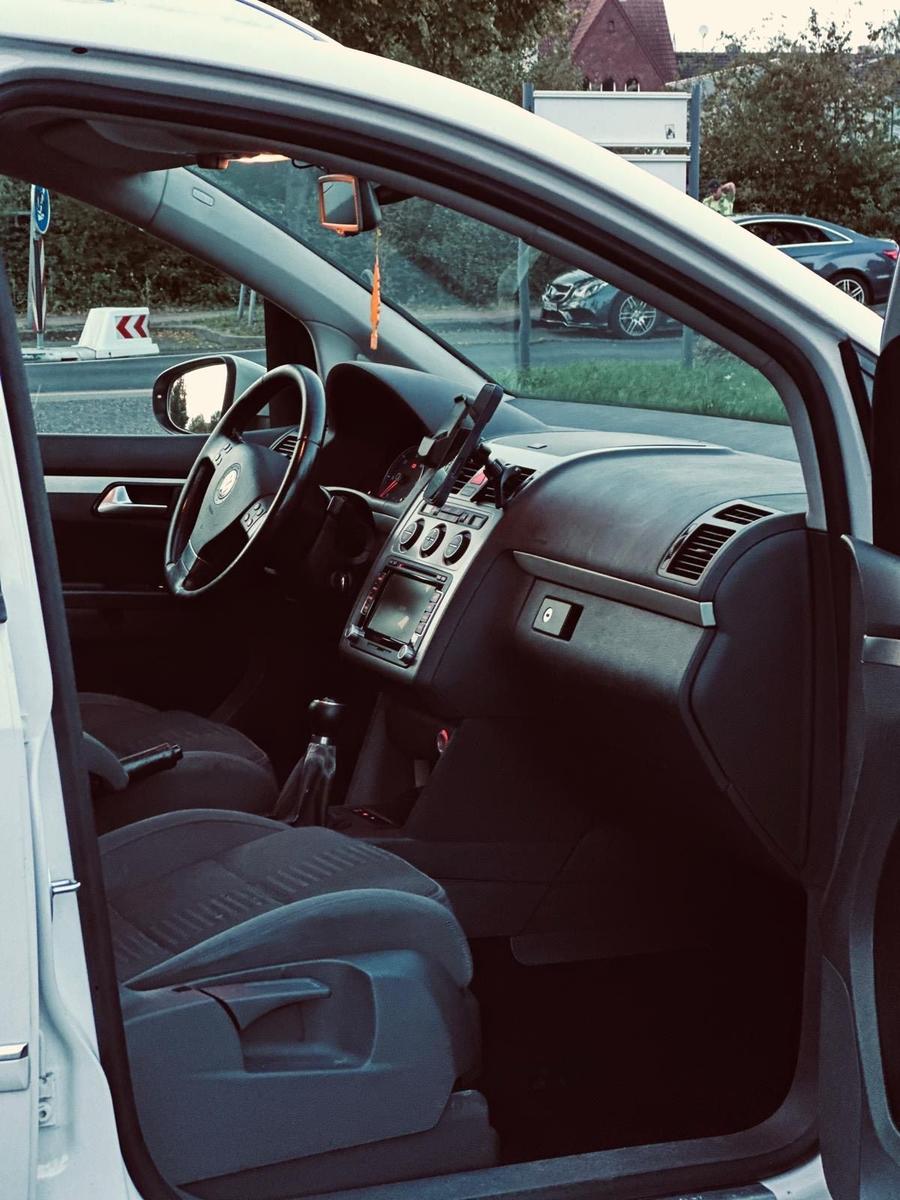 Volkswagen Touran 2009 — photo 10