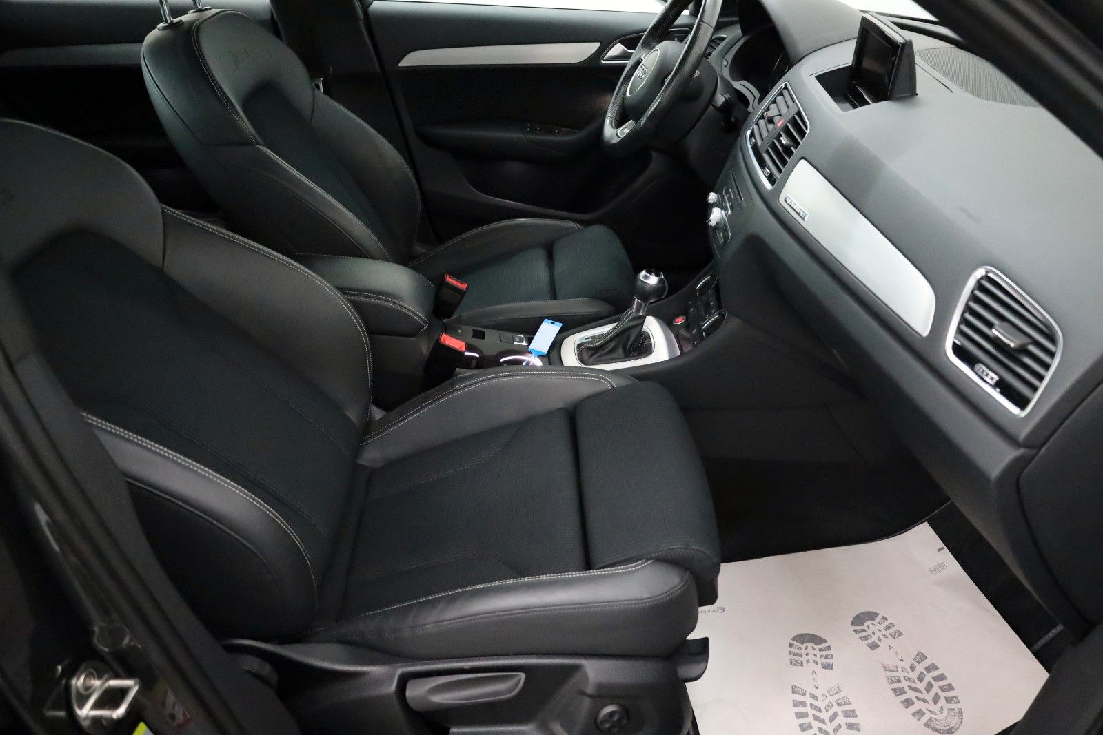 Fahrzeugabbildung Audi Q3 quattro S Line T.Leder,Navi,Xenon,SH,PDC,AHK