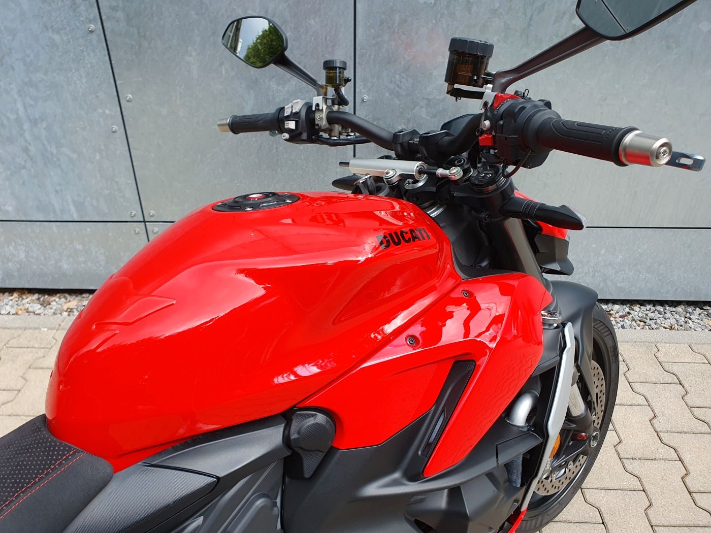 Fahrzeugabbildung Ducati Streetfighter V2