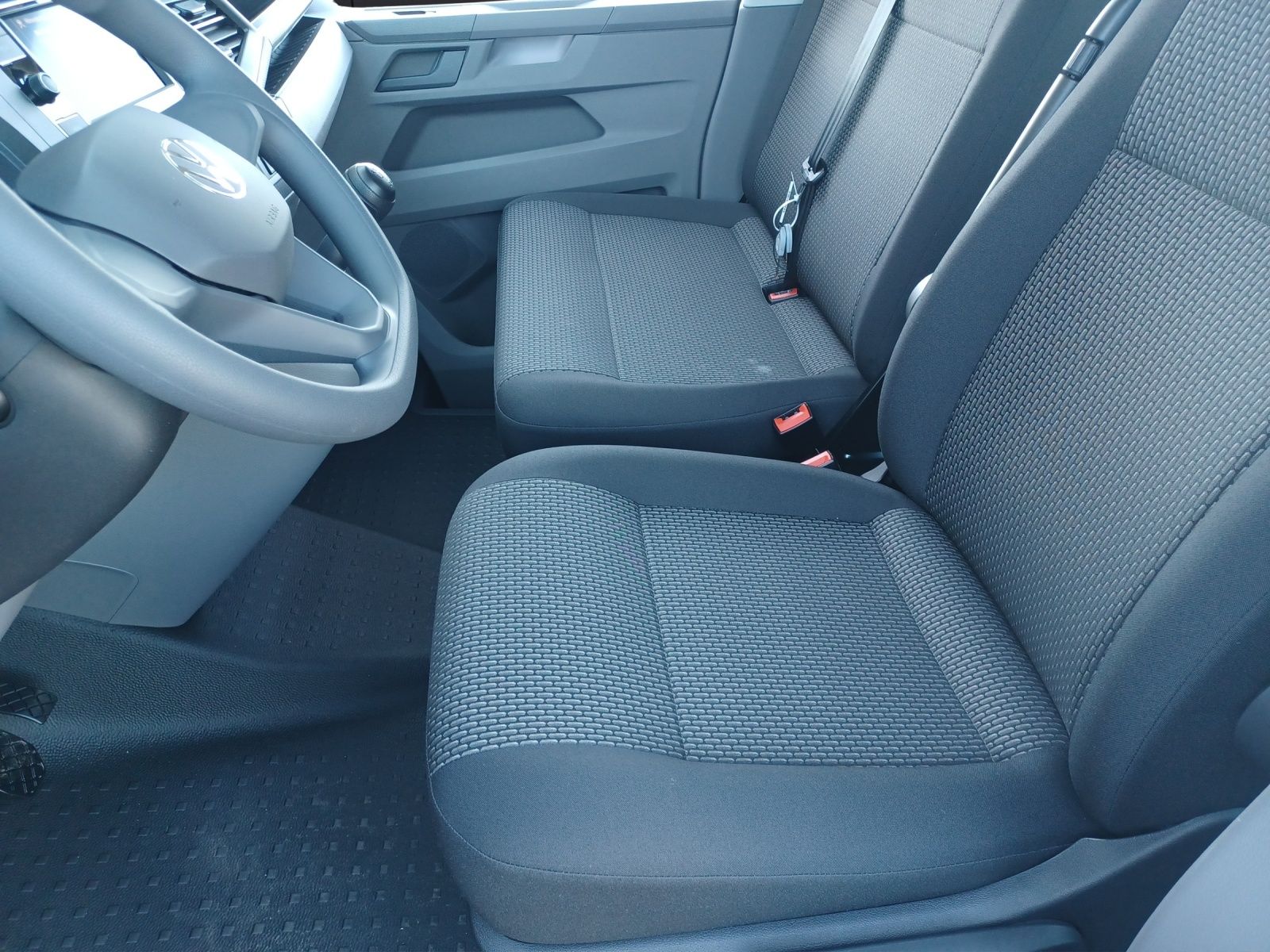 Fahrzeugabbildung Volkswagen T6 Kombi T6.1 TDI 9- Sitzer LED GRA PDK KLIMA VO