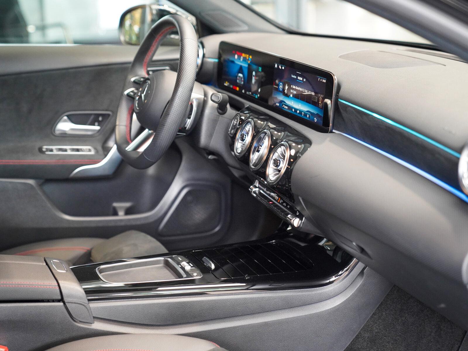 Mercedes-Benz A-Class AMG Line CarPlay Rückfahrkamera, миниатюра 9