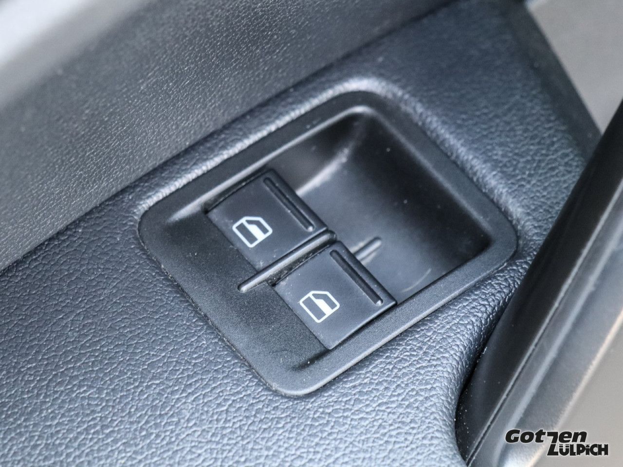 Fahrzeugabbildung Volkswagen Caddy Kombi 1,4TSI Navi Klima 5-Sitze AHK