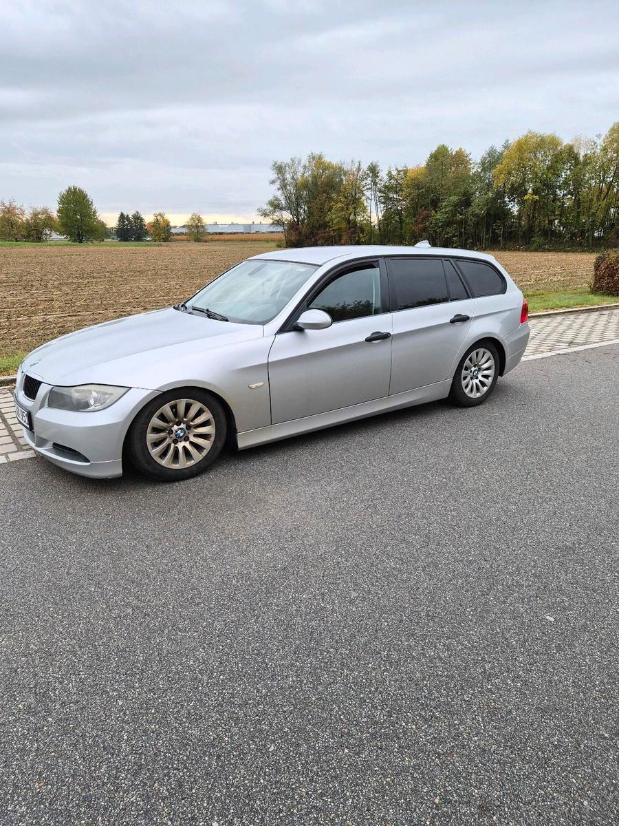 BMW  2006 — rear view