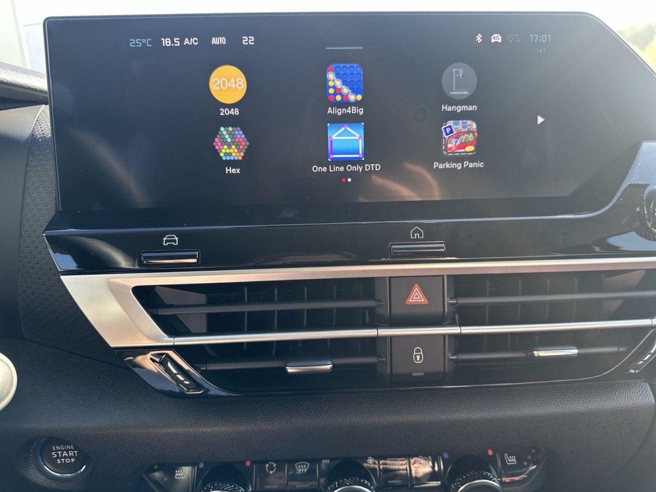 Fahrzeugabbildung Citroën C4 X Hybrid 145 Doppelkupplung 6-Gang MAX - mit KI generiert/bearbeitet