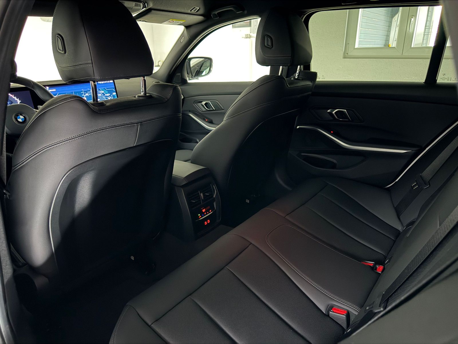 Fahrzeugabbildung BMW 330 i M SPORT/LED/DAB/KAMERA/ACC/CURVED DISPLAY