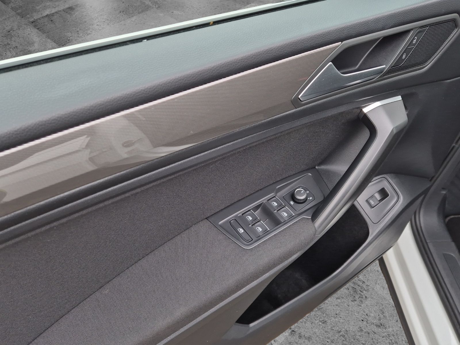 Fahrzeugabbildung Volkswagen Tiguan Allspace TDI LED AHK Navi AID ACC SHZ 18"
