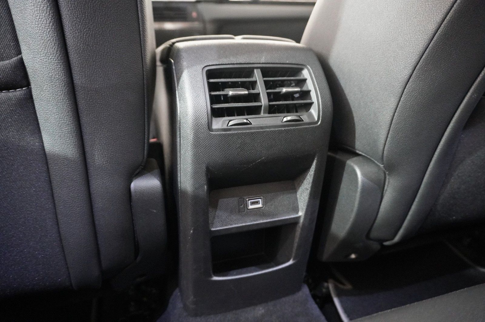 Fahrzeugabbildung Opel Astra L Lim. 1.2T ELEGANCE NAVI/LED/KAMERA/SPORT