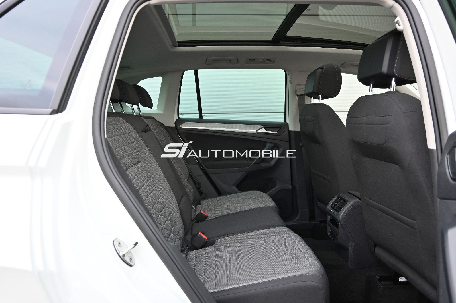 Fahrzeugabbildung Volkswagen Tiguan 1.4 eHybrid DSG Life °ACC°AHK°PANO°KAMERA