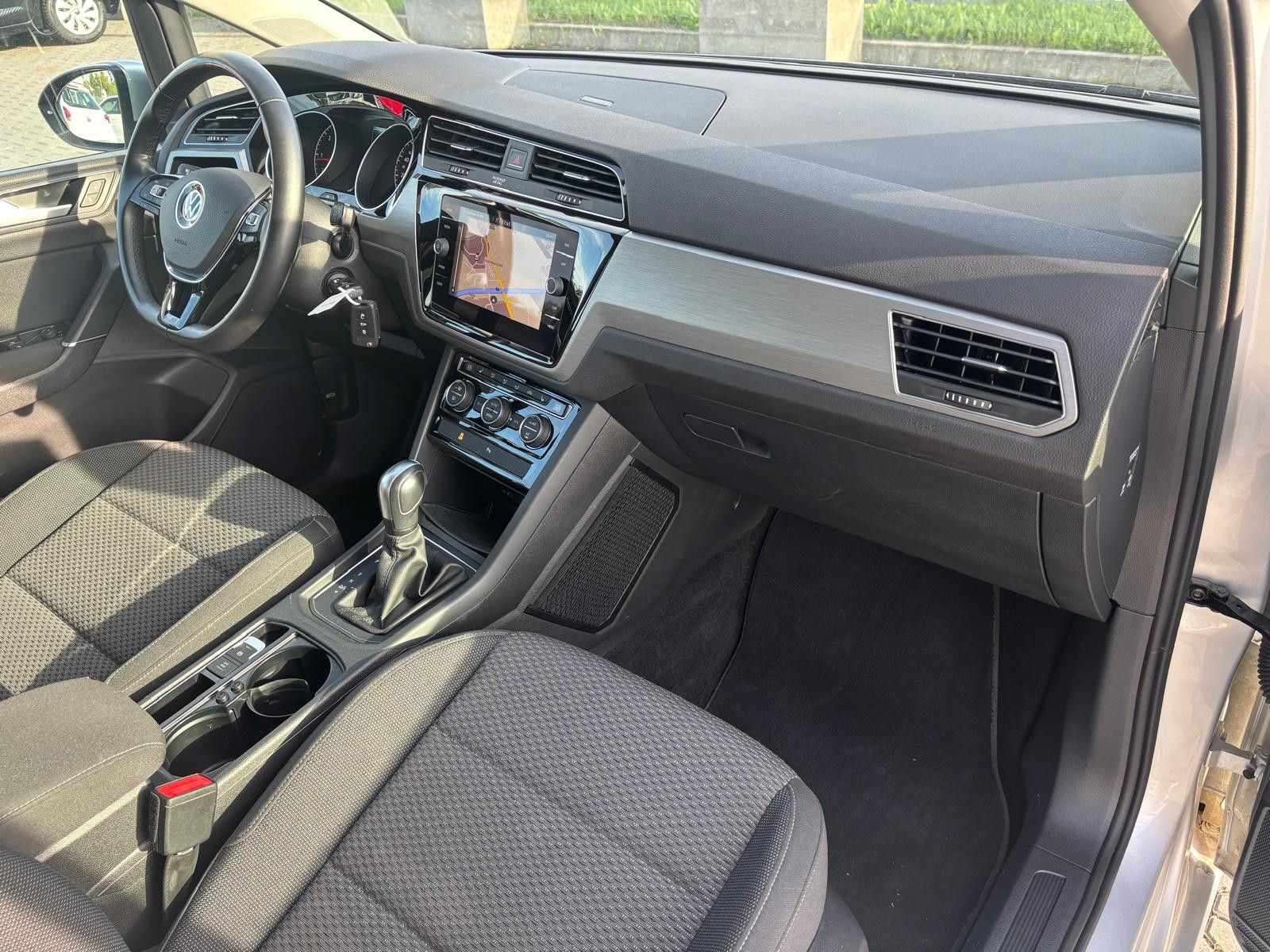 Fahrzeugabbildung Volkswagen Touran 2.0 TDI DSG Comfortline-NAVI-ACC-PDC-SHZ-