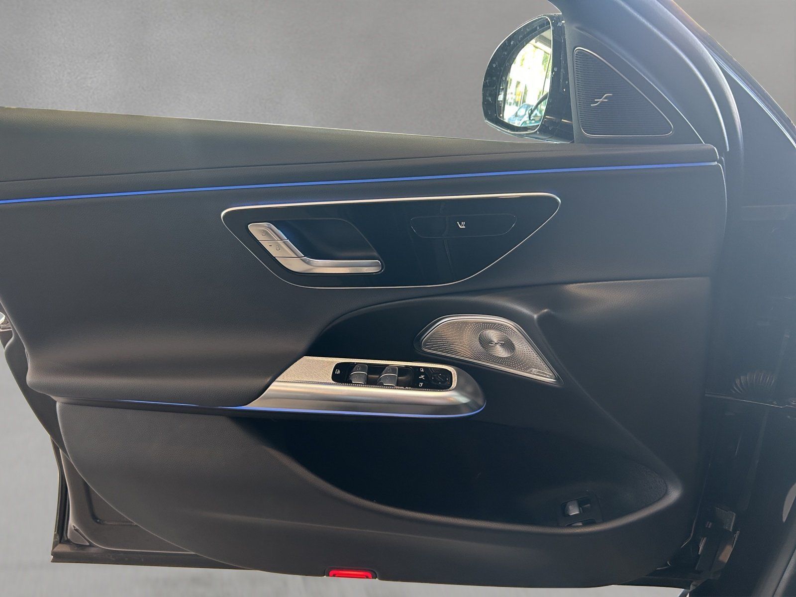 Fahrzeugabbildung Mercedes-Benz E 300e T Avantg Advanced DISTRO Burme LED Kamera