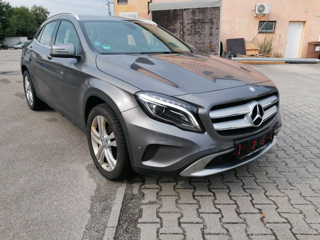 Mercedes-Benz GLA 200 CDI 4-matic 7-Gang XENON AHK  PDC