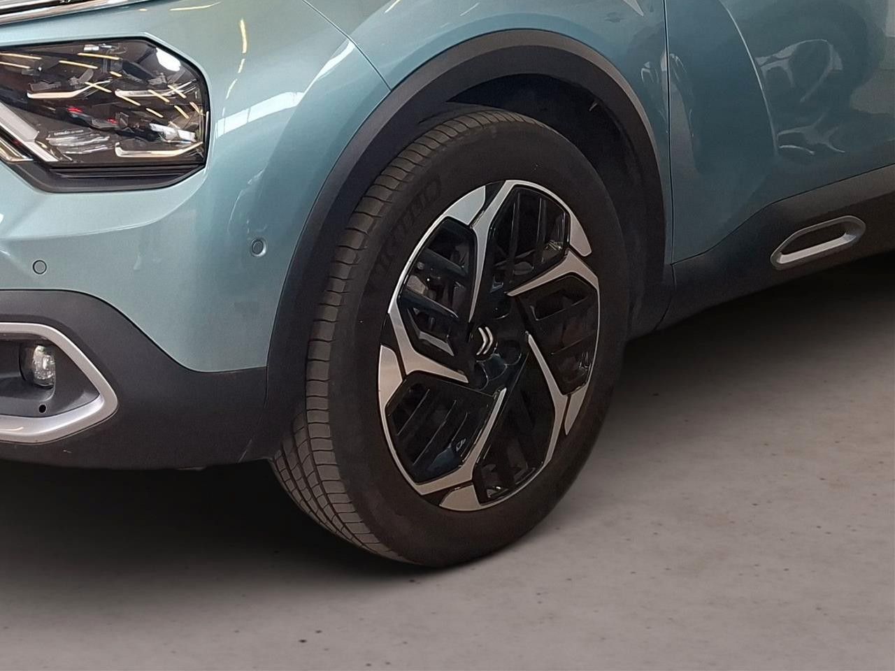 Fahrzeugabbildung Citroën C4 Lim. 1.2T SHINE NAVI/LED/KAMERA/VIRT./NEBEL
