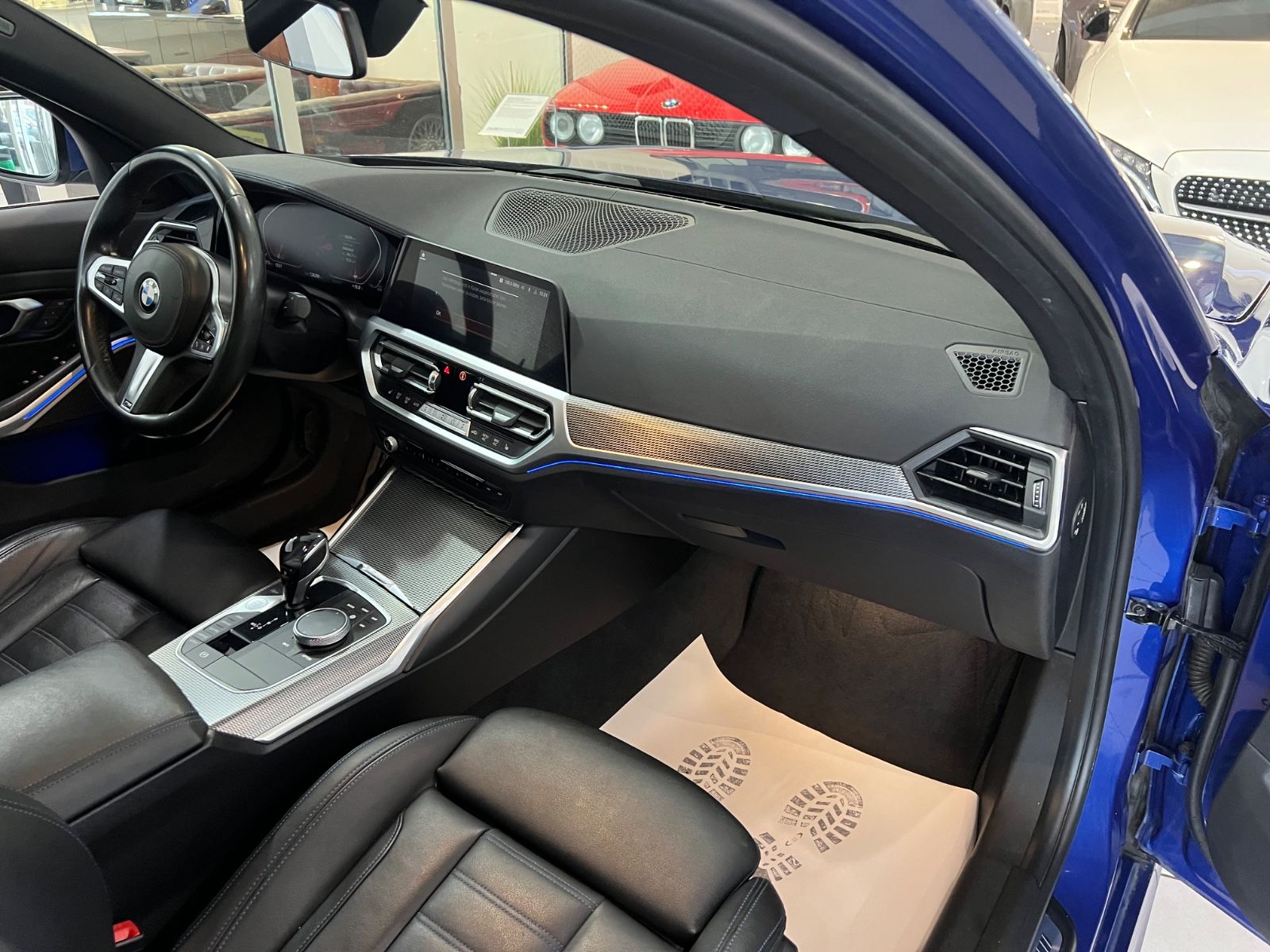 Fahrzeugabbildung BMW 330 i M Sport * Head-Up *Ambiente* LEDER *
