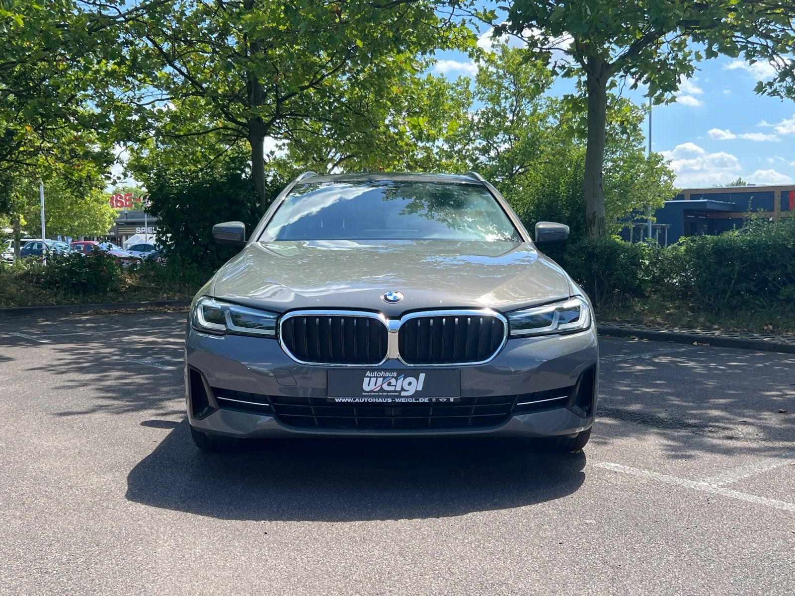 Fahrzeugabbildung BMW 520dA xDrive 3xKlima+Glasdach+LED+ParkAssist+AHK