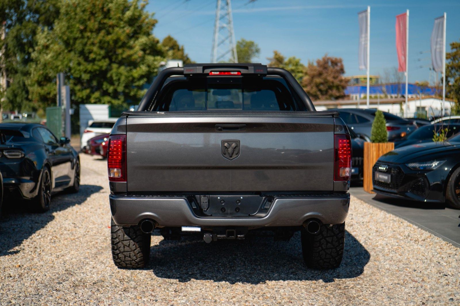 Fahrzeugabbildung Dodge RAM 5.7 V8 HEMI 4x4 OFFROAD Night-Paket LONGBED