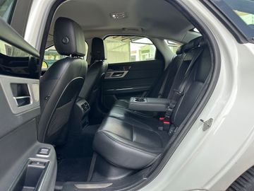 Jaguar XF - 11