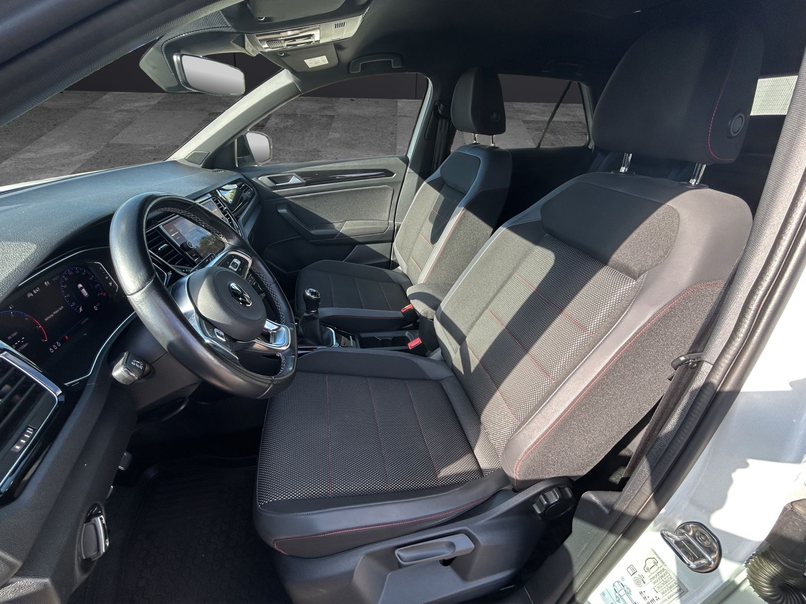 Fahrzeugabbildung Volkswagen T-Roc TSI Sport LED AHK Navi AID ACC RFK SH 18"