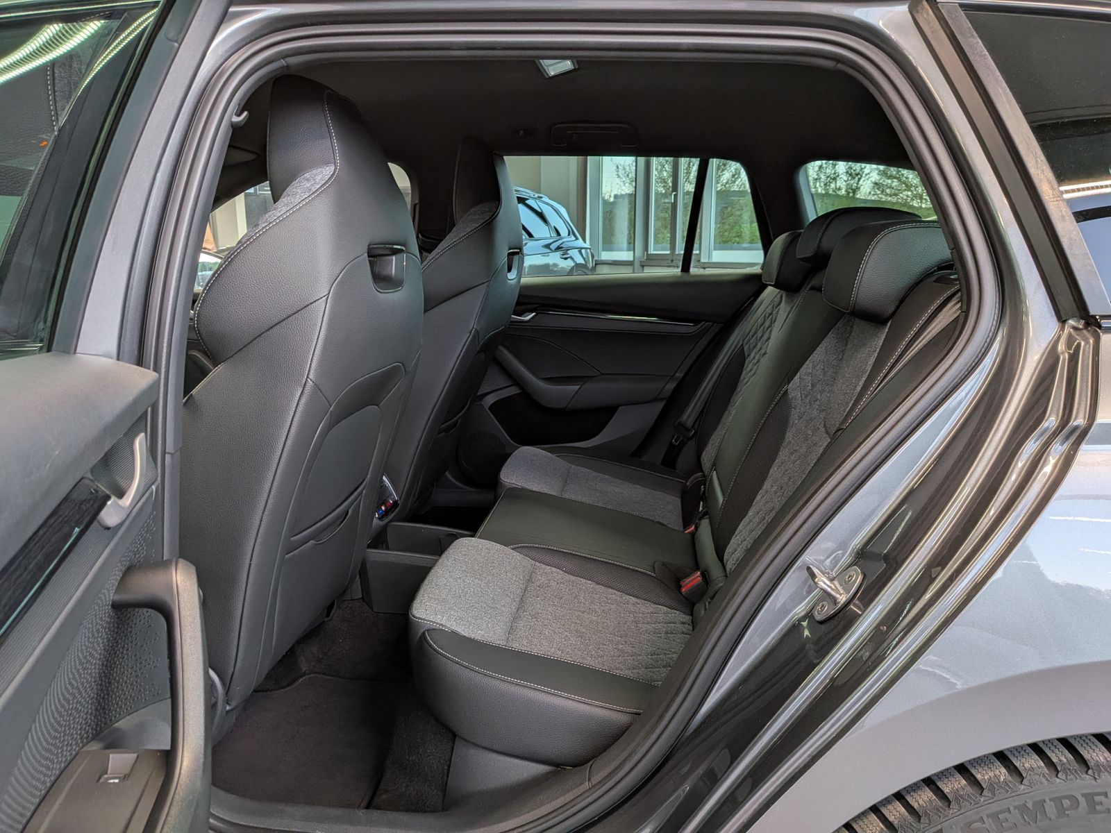 Fahrzeugabbildung SKODA Octavia 2.0 TDI DSG Sportline Matrix AHK 5J-Gara