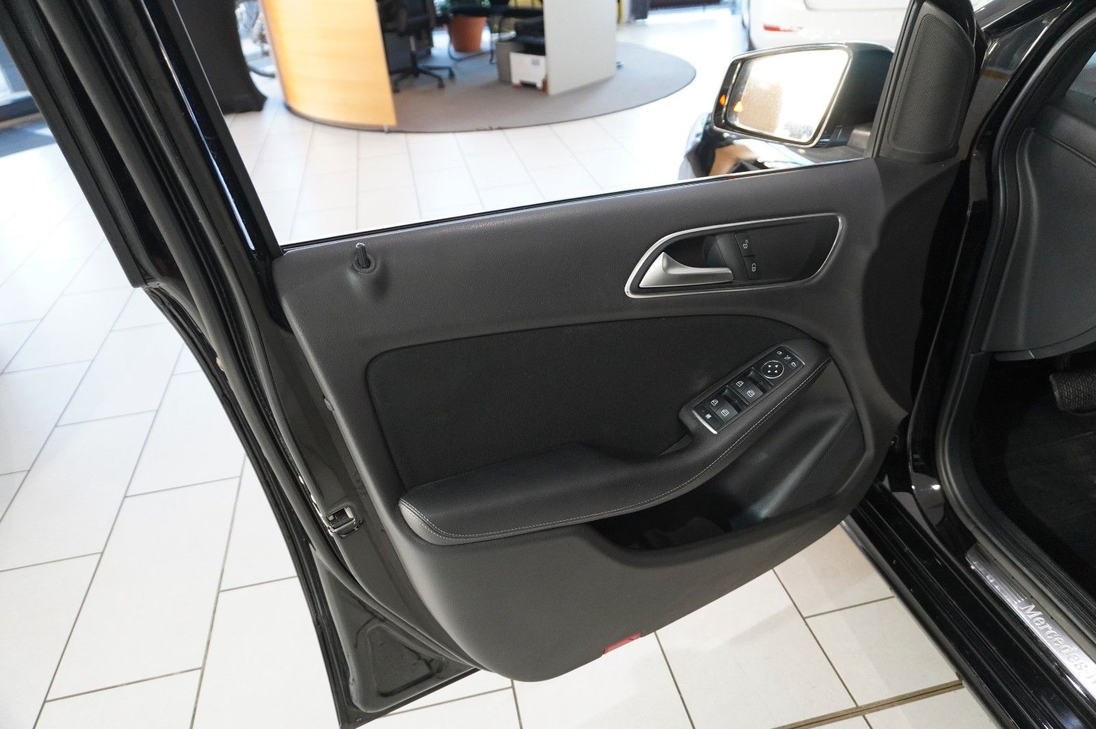 Fahrzeugabbildung Mercedes-Benz B 180 CDI STYLE NAVI/LED/KAMERA/SHZ/TEMP./PDC