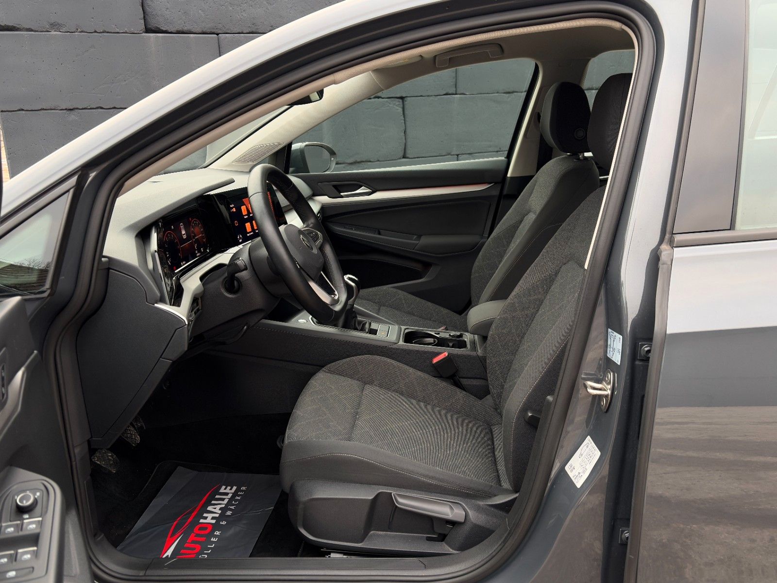 Fahrzeugabbildung Volkswagen Golf 1.5 TSI Life ACC LKAS PDC SHZ 3Z-Klima LED