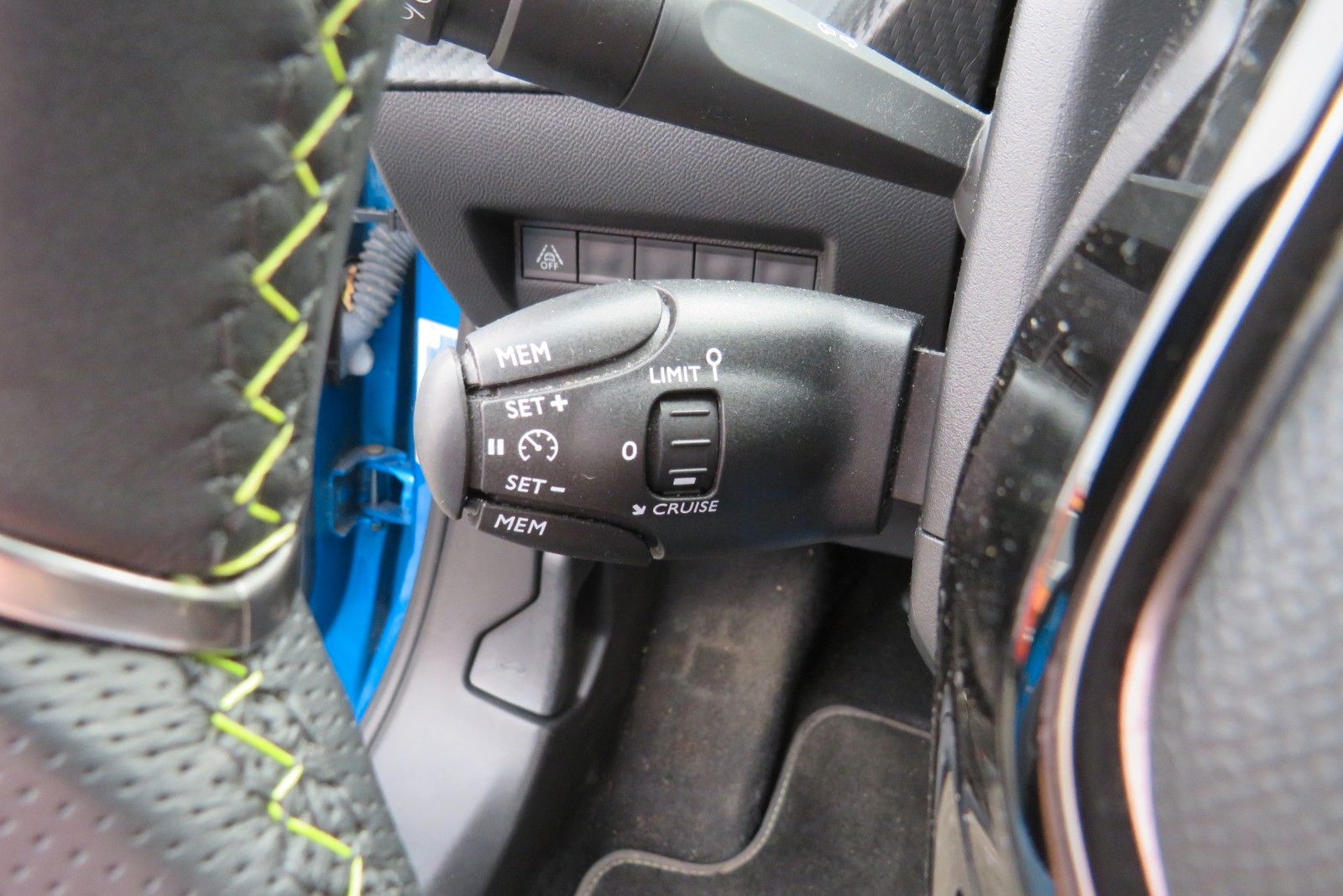 Fahrzeugabbildung Peugeot 2008 e- GT SITZH. NAVI KAMERA PDC 1.HD