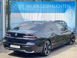 BMW 740d xDrive M Sport PanoSky StHzg TV Autobahnas - BMW 740 in Duisburg