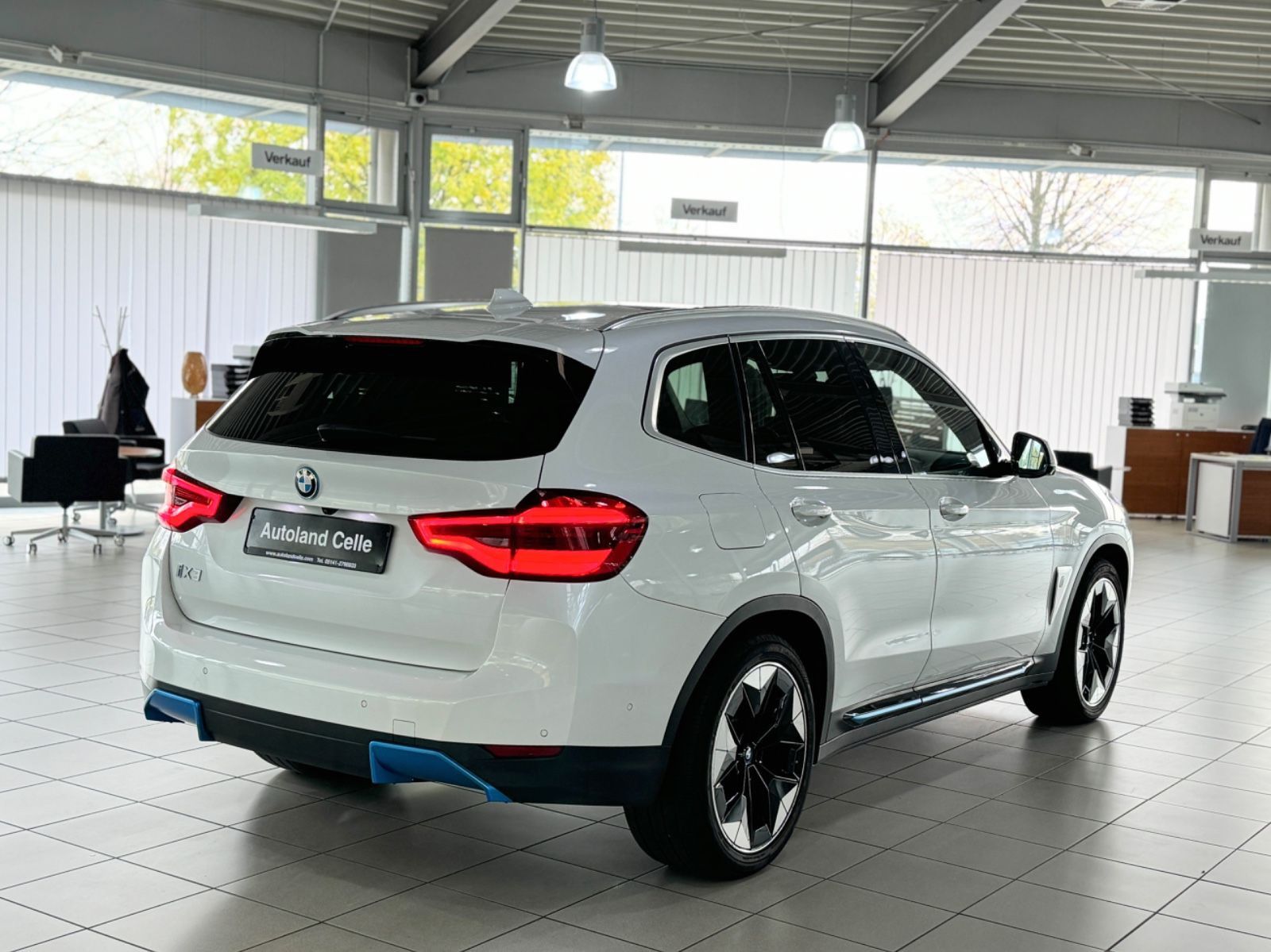 Fahrzeugabbildung BMW iX3 Impressive 360°HUD DAB H/K Komfort 20Zoll