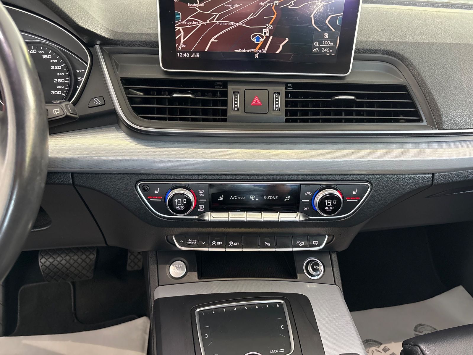 Fahrzeugabbildung Audi Q5 quattro sport