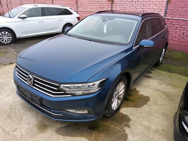 Volkswagen Passat  DSG Var Business AHK  Navi Sitzh LED