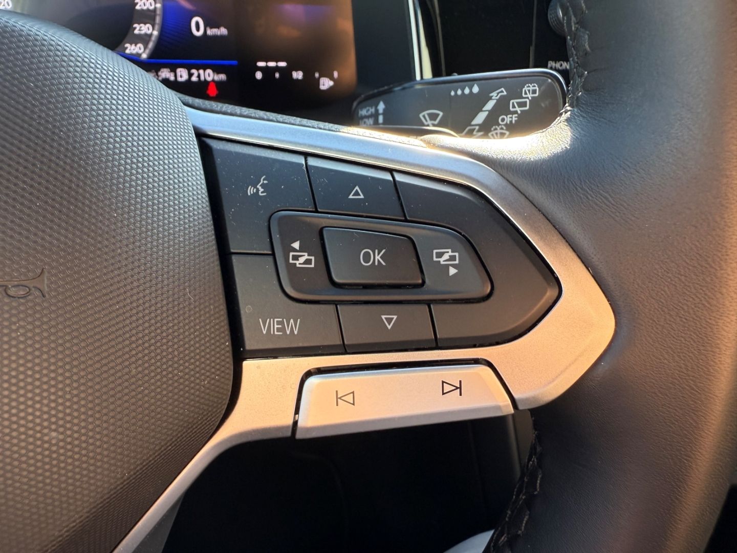 VW Polo VI 1.0 TSI EU6e R-Line RFK SHZ Carplay Alu - Image 18