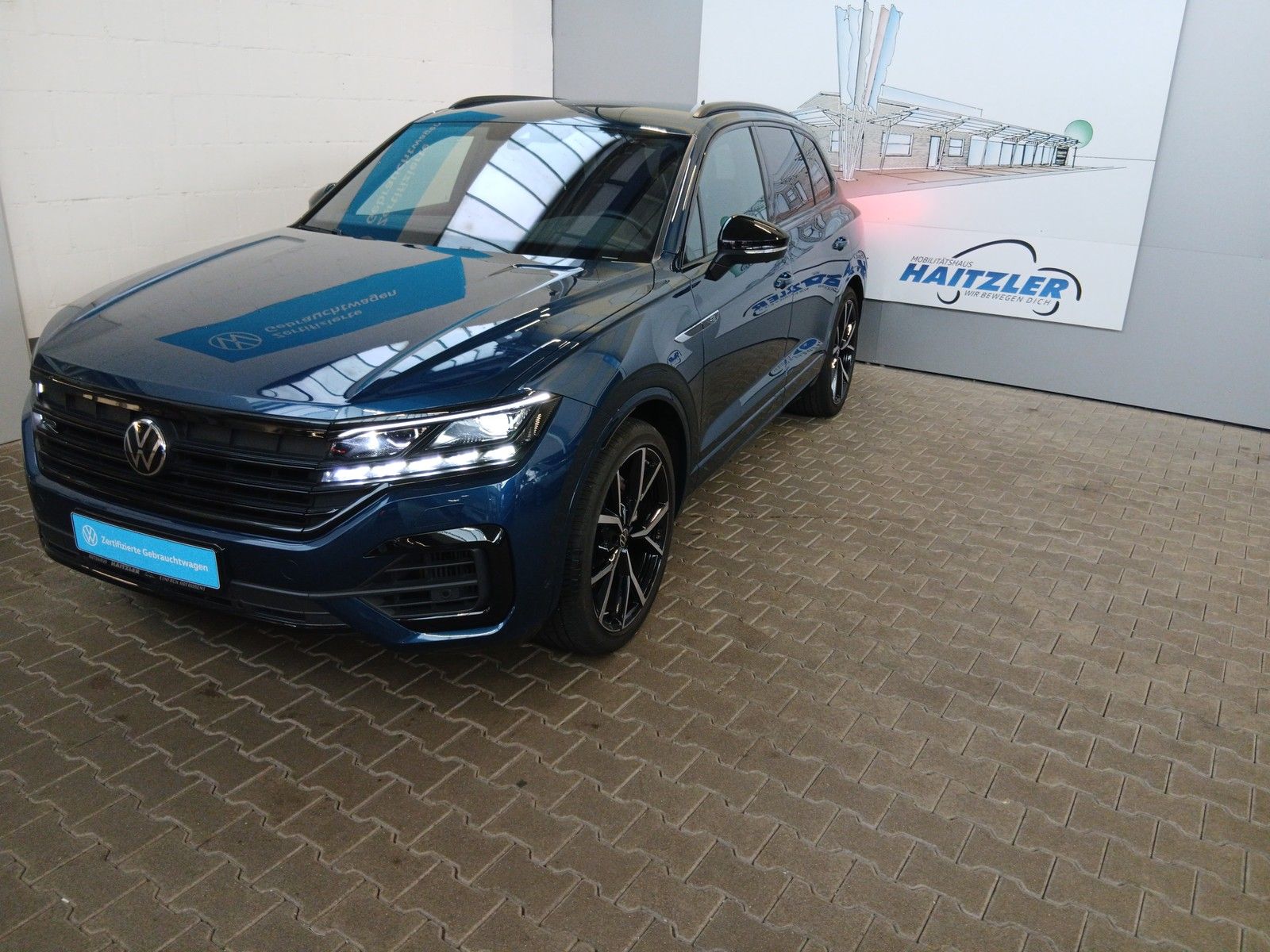 Fahrzeugabbildung Volkswagen Touareg R-Line 3,0 TSI UPE 96.000 +Navi+AHK+LED