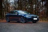 BMW M550 Vollausstattung: B&W/Massage/Prem.Sel./360° - blaue BMW 550