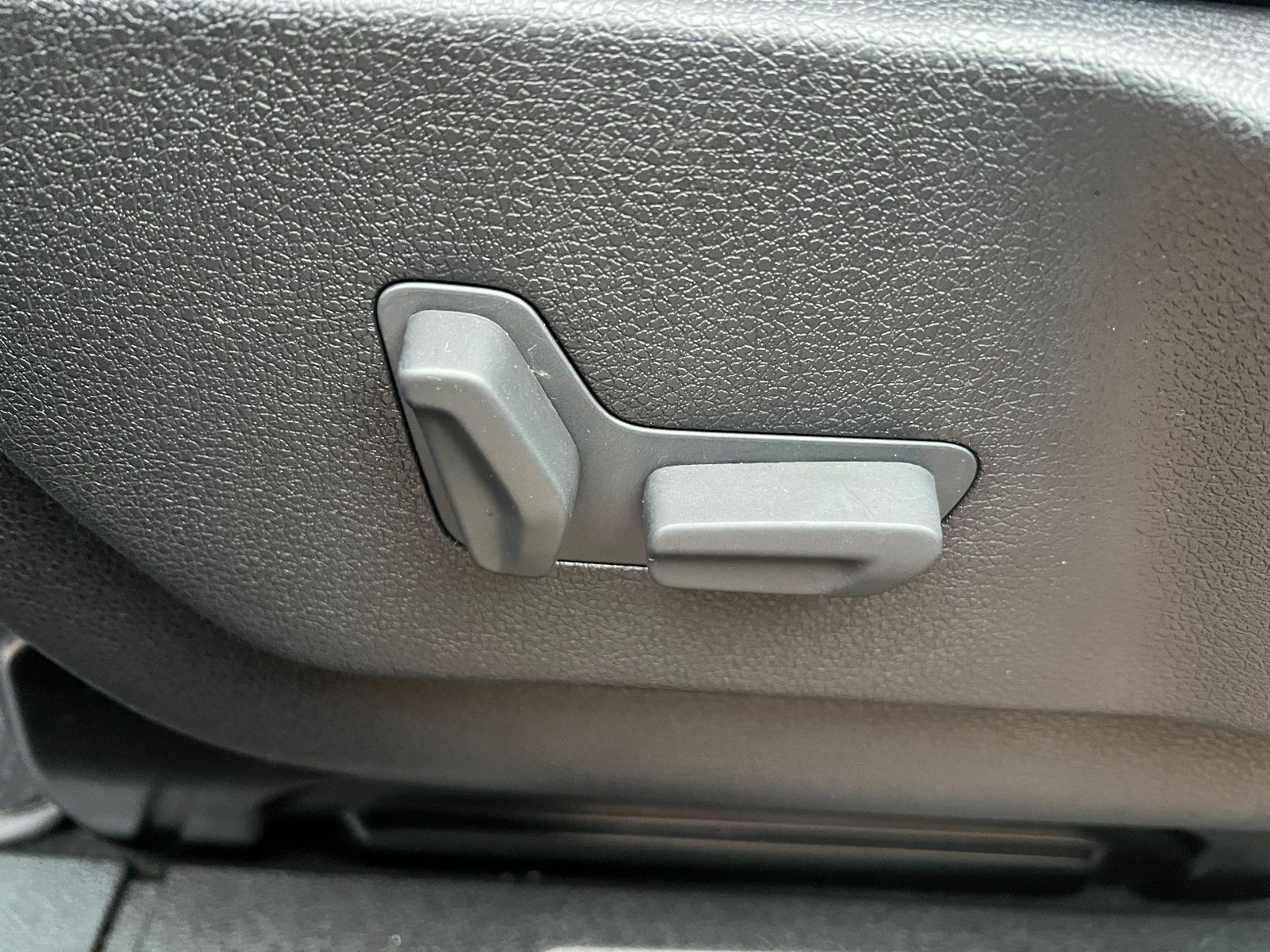 Fahrzeugabbildung Peugeot Traveller Business VIP L2 7-SITZER ABSOLUT VOLL