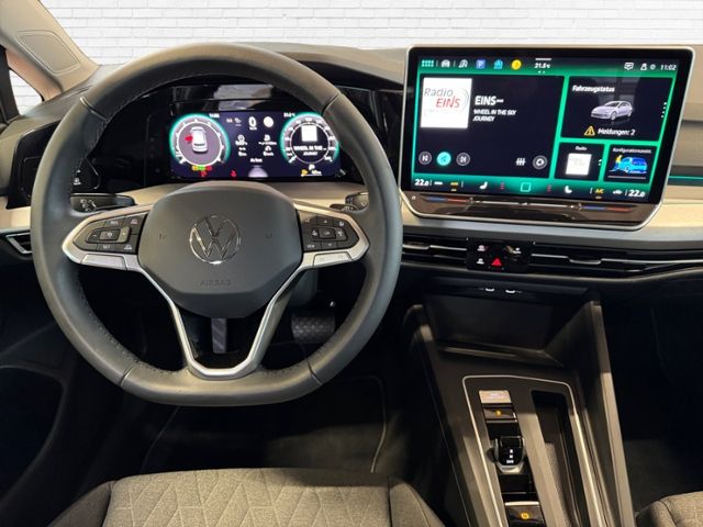 Fahrzeugabbildung Volkswagen Golf VIII 1.5 eTSI DSG 85 kW Life KLIMA ALU