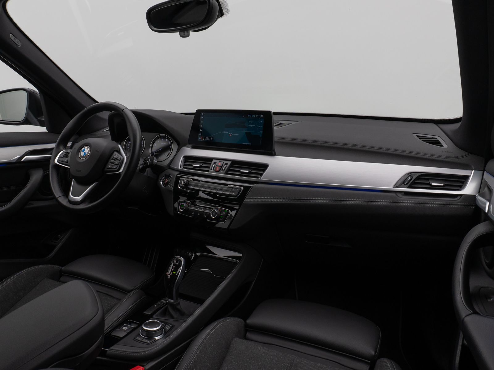 Fahrzeugabbildung BMW X1 sD20i SportLine Kamera HUD DAB HiFi Alarm LED