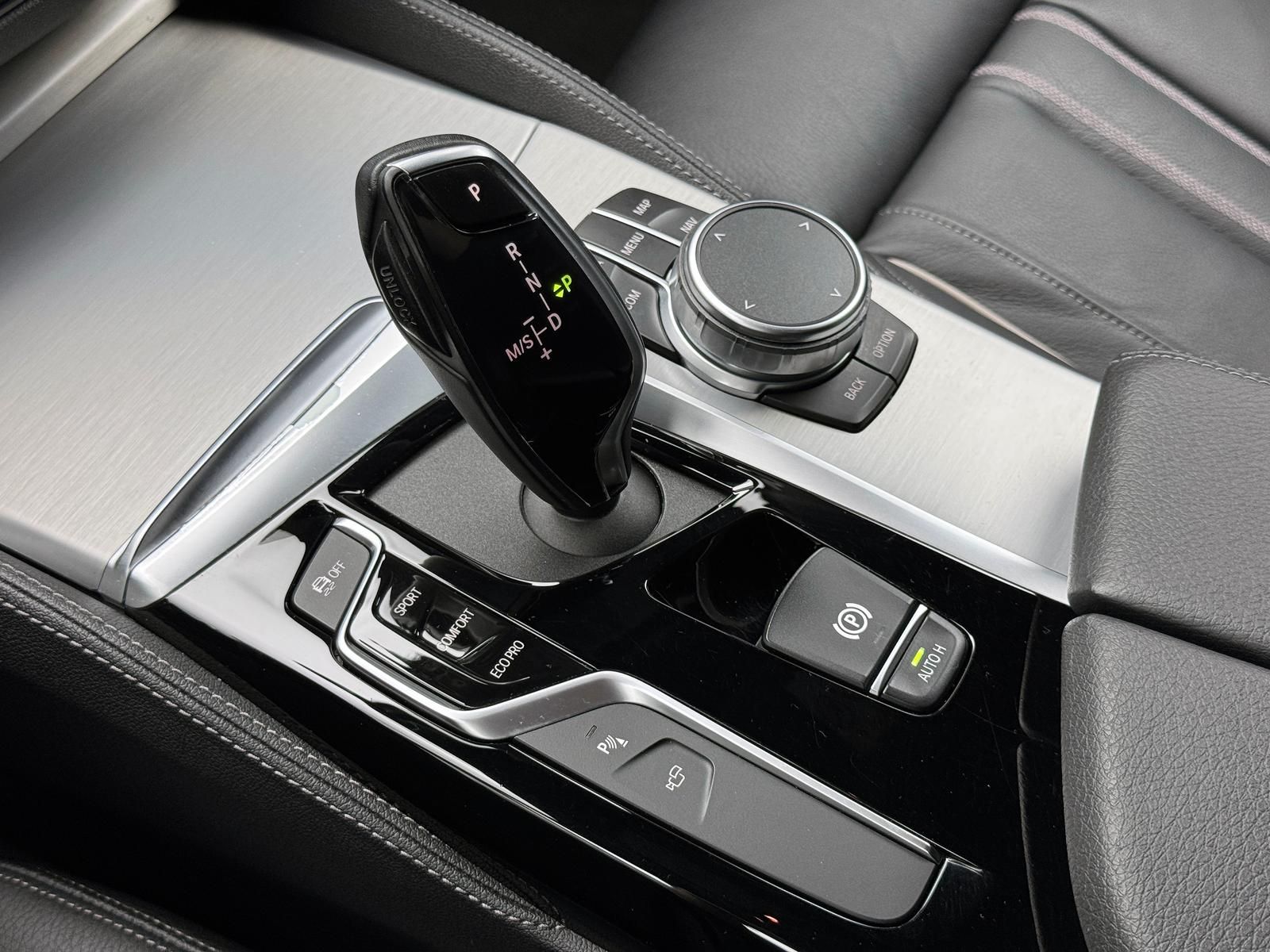 Fahrzeugabbildung BMW d*XDRIVE*M-PAKET*AHK*H&K*LIVE*360°HUD*KEYL*DAB