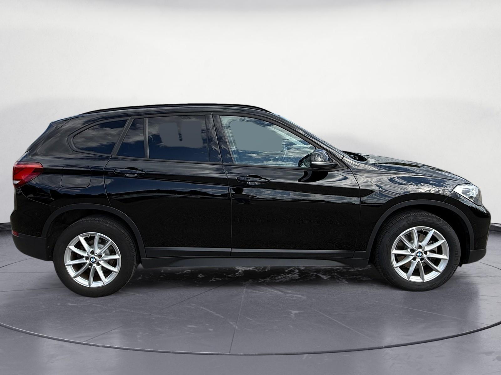 BMW X1 sDrive18d Advantage Aut. Panorama AHK Rückfah, миниатюра 6