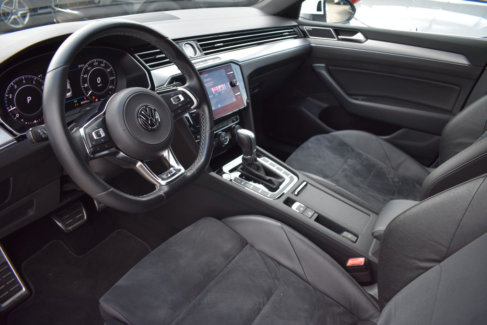 Fahrzeugabbildung Volkswagen Arteon R-Line 4Motion PANO/AHK/STH/MASAGE/DYNAUD