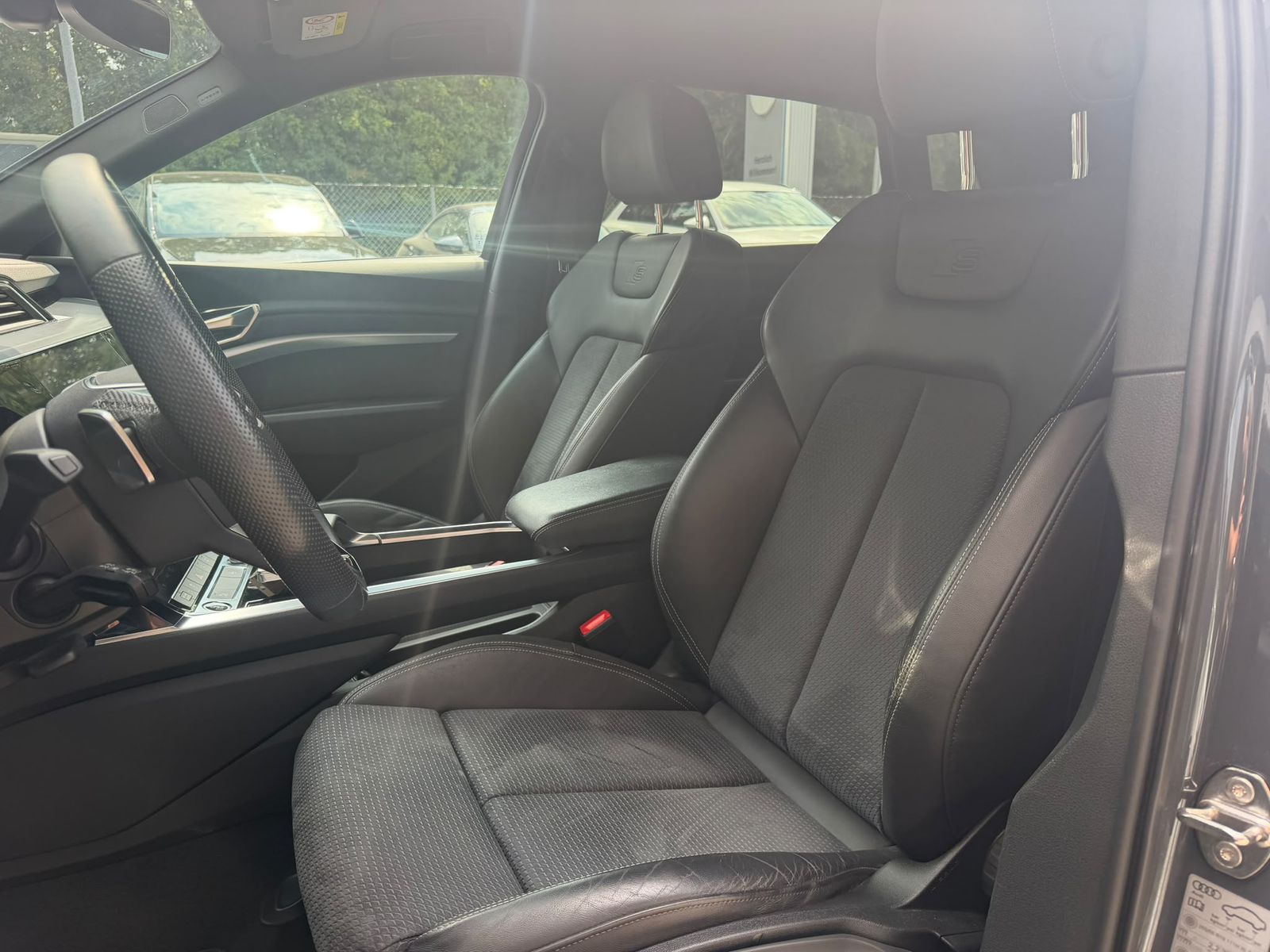 Fahrzeugabbildung Audi Q8 e-tron 55 QUAT 2X S LINE OPTIK BLACK+LUFT+AHK
