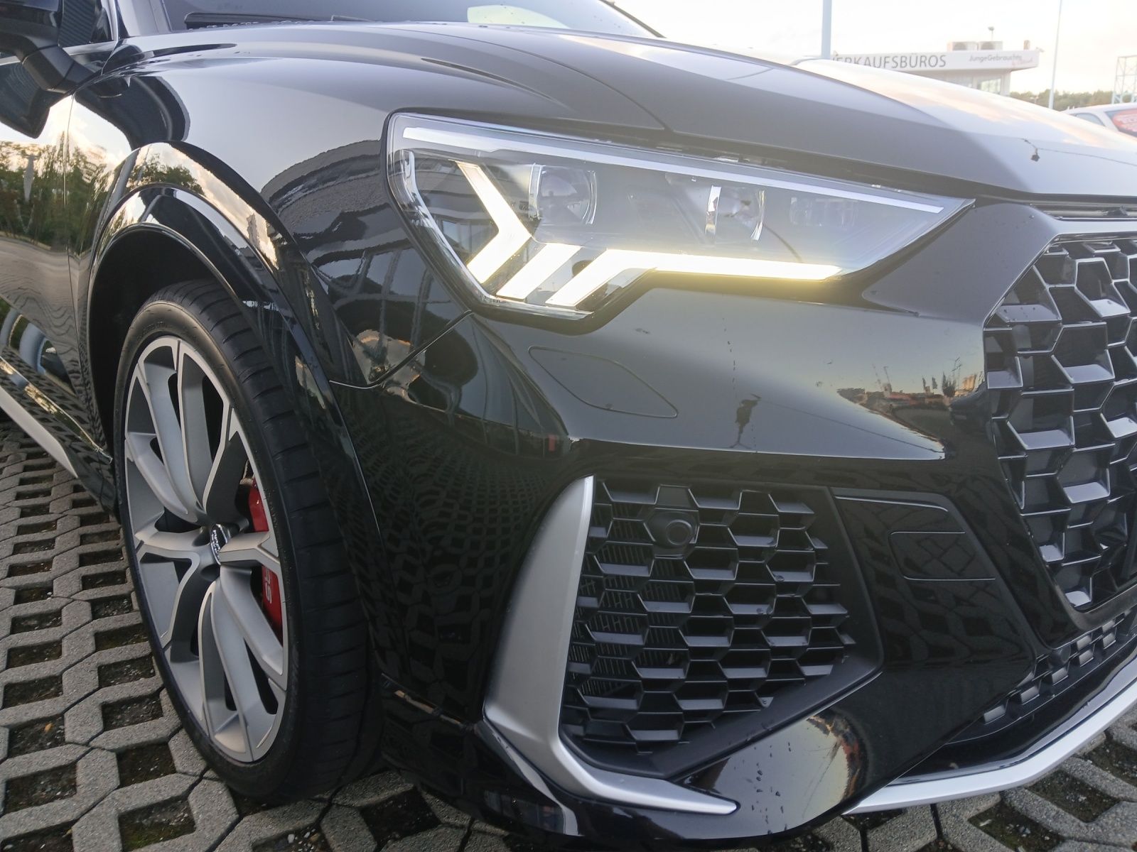 Fahrzeugabbildung Audi RS Q3 Sportback TFSI quattro MATRIX ACC 21" B&O