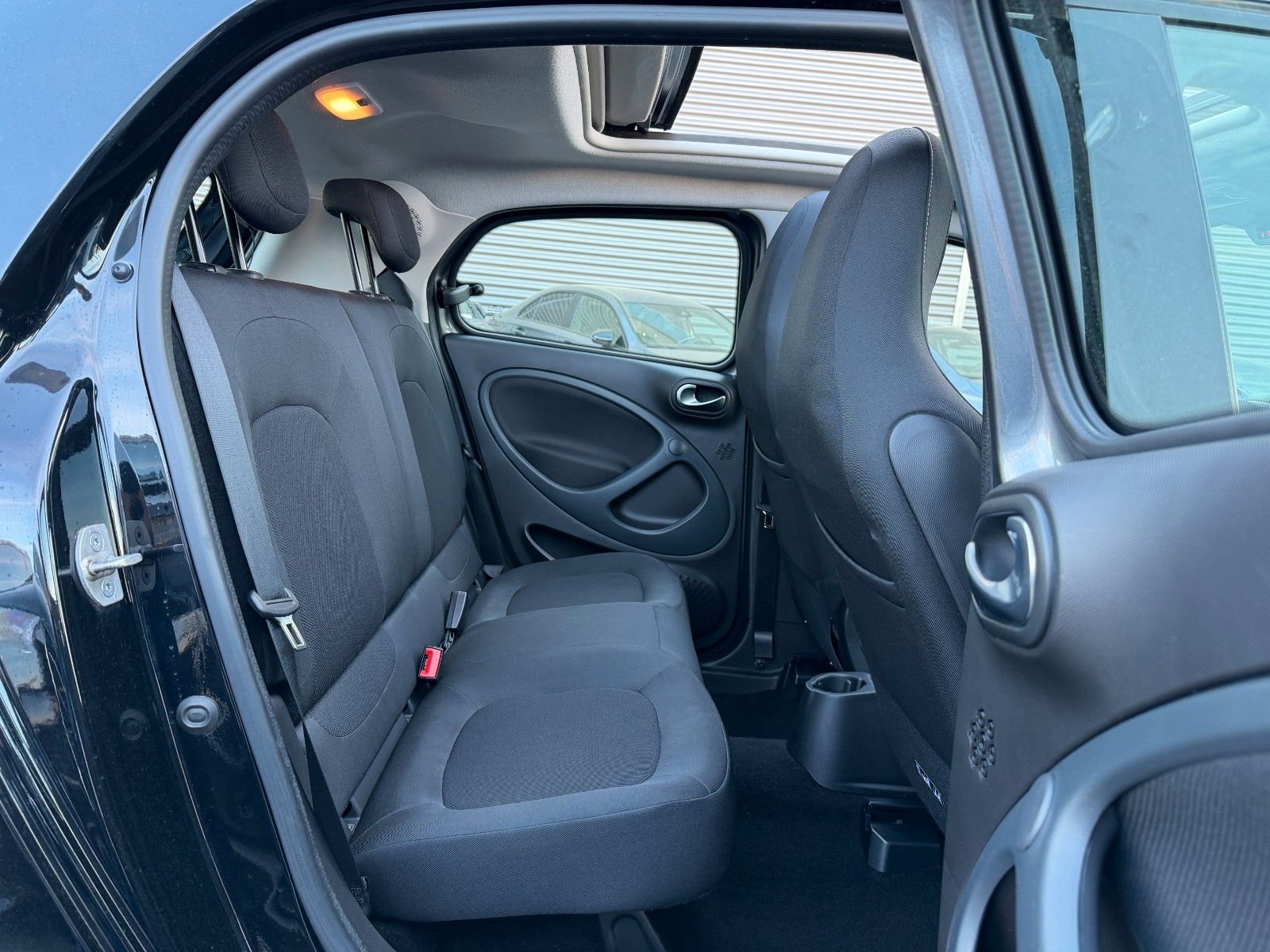 Fahrzeugabbildung Smart ForFour PASSION Tempomat+Klima+Faltdach+SHZ+BT