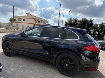 Porsche Cayenne - 8