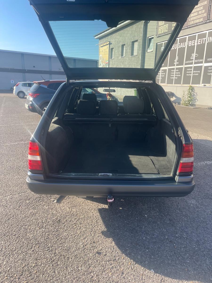 Mercedes-Benz E 220 T Automatik/Klima/Schiebedach