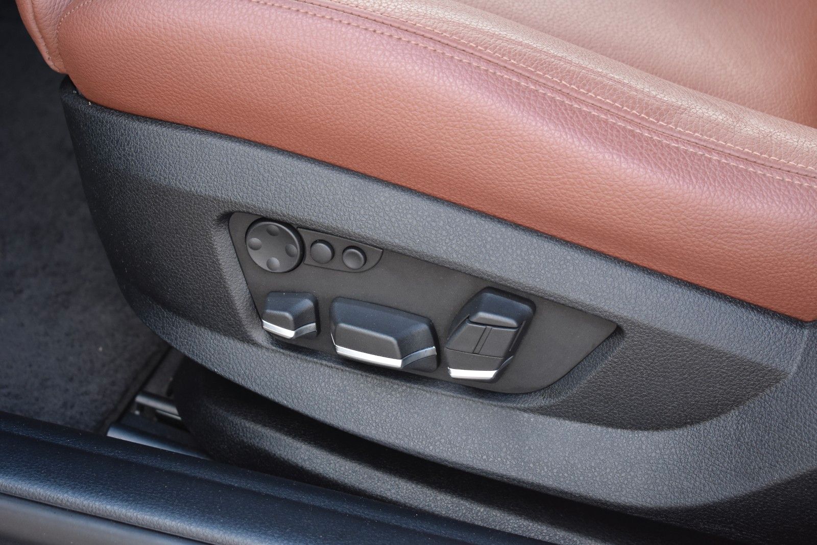 Fahrzeugabbildung BMW 520i Limo Autom. Navi Leder Xenon AHK GSD