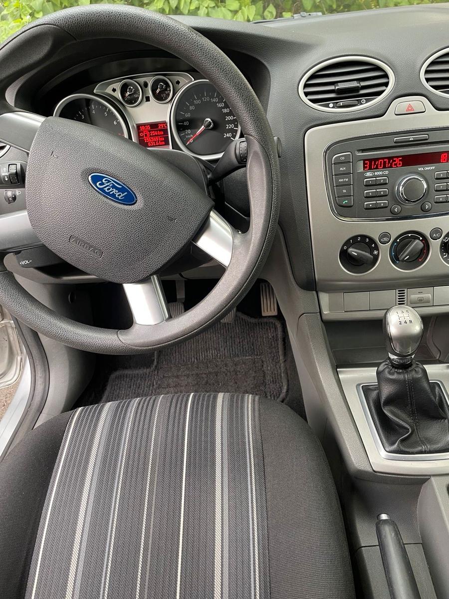 Ford Focus 2010 — photo 11