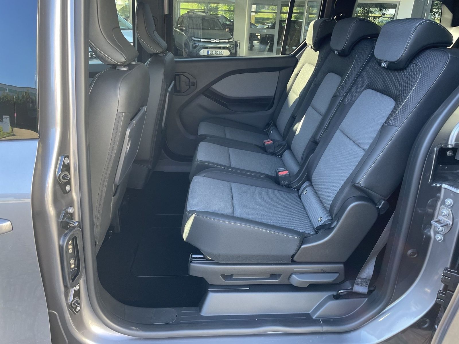 Fahrzeugabbildung Renault Kangoo Grand Techno TCe 130 EDC 7-Sitzer